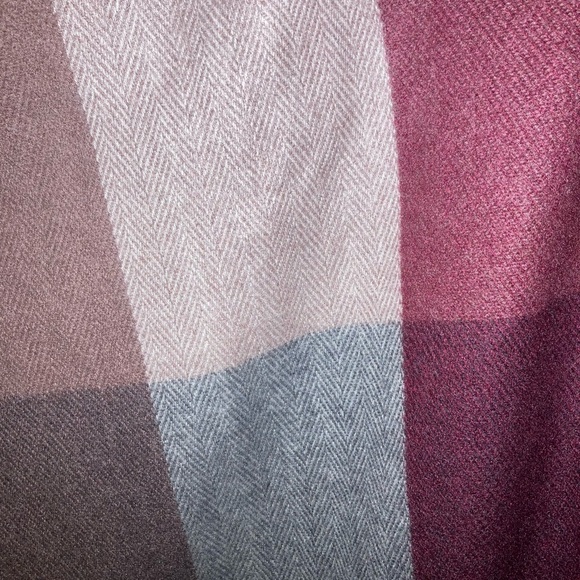 Woolrich fold over fringed Blanket shawl OS - Picture 6 of 9